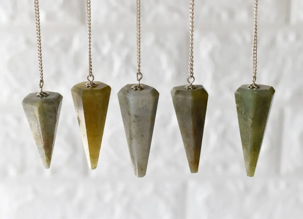 [pend-grav] Green Aventurine Faceted Crystal Pendulum