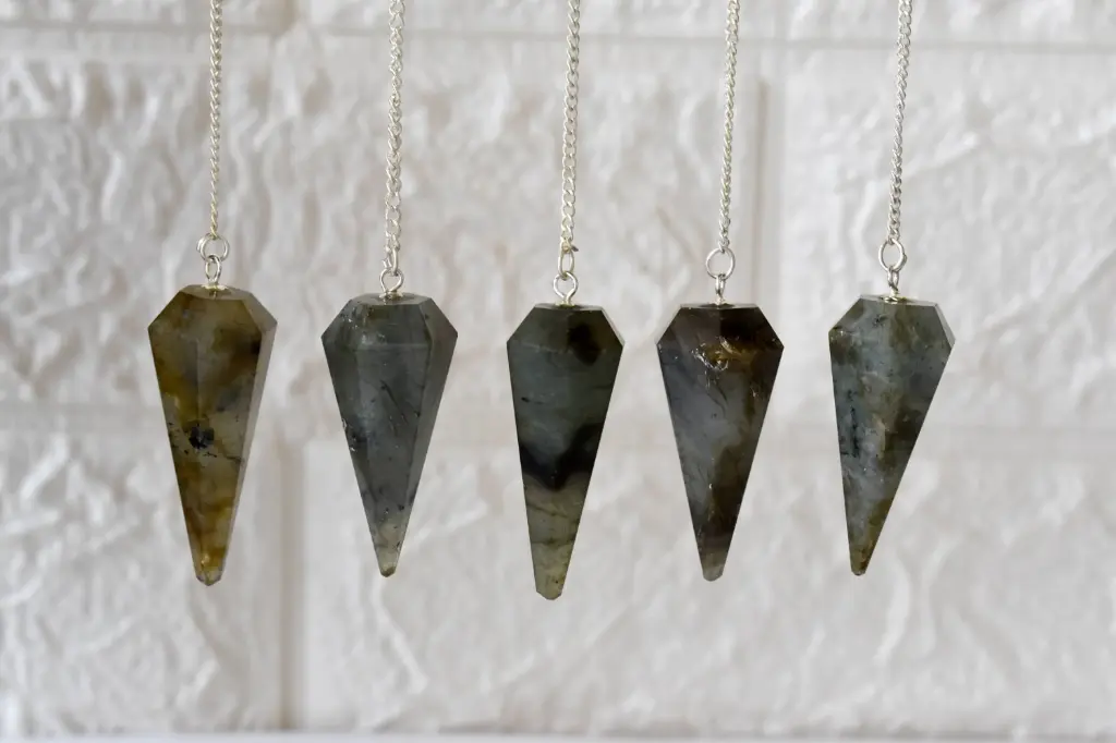 [pend-lab] Labradorite Faceted Crystal Pendulum