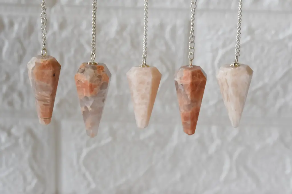 [pend-pea] Peach Moonstone Faceted Crystal Pendulum