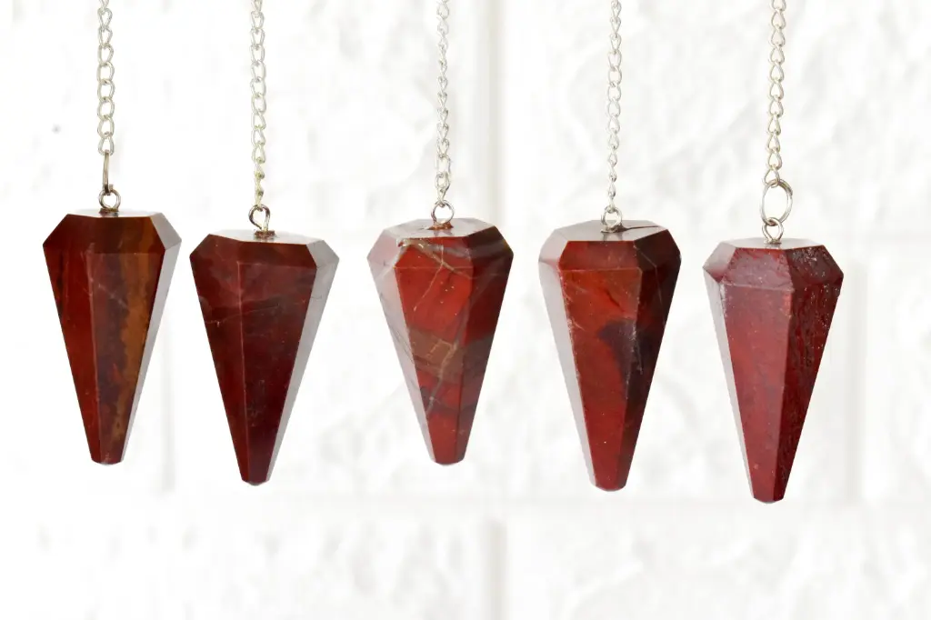 [pend-rjas] Red Jasper Faceted Crystal Pendulum