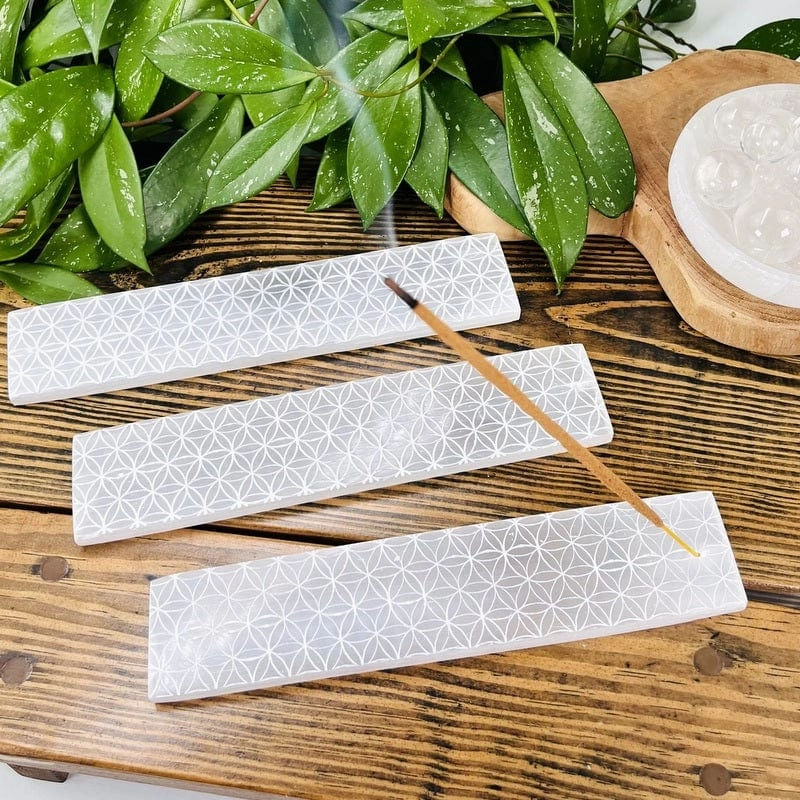 [ib-flowerlife] Crystal Selenite Incense Burner with Engraved Flower of Life